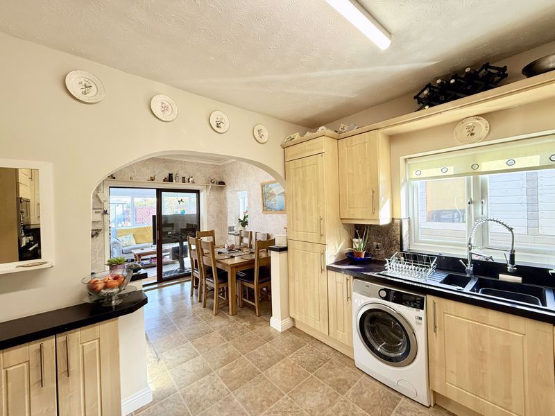 Kitchen- click for photo gallery